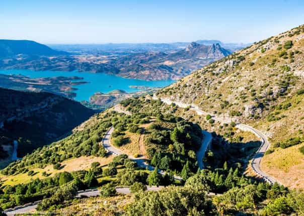 Winding mountain road of Puerto de la Palomas in Andalucia, Spain.png